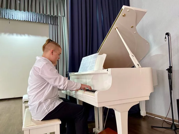 photo_5255909140234704291_y