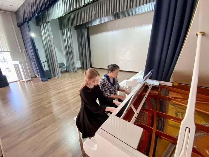 photo_5260454830541576395_y